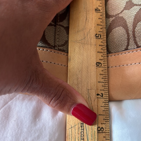 Authentic Coach beige and brown shoulder bag. - Picture 11 of 14